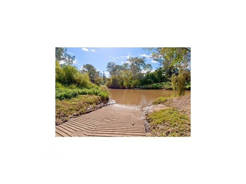 90 Henderson Rd, Logan Reserve QLD 4133