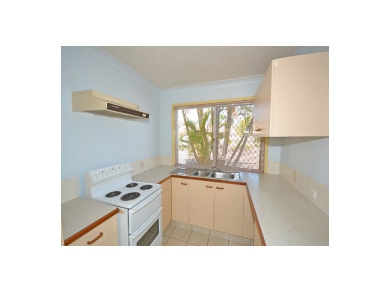 21 2 St Kevins Avenue, Benowa QLD 4217
