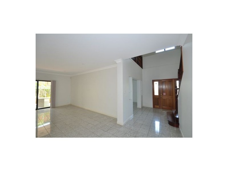 7 Normanby St, Indooroopilly QLD 4068