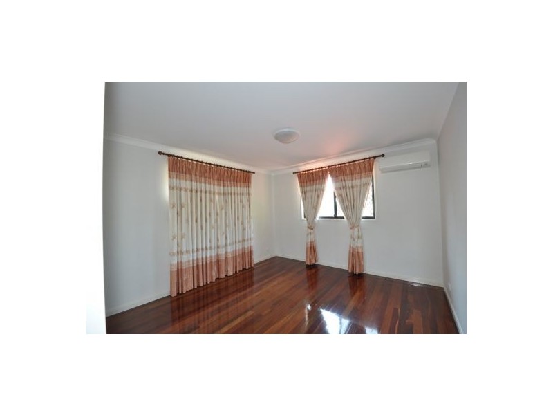 7 Normanby St, Indooroopilly QLD 4068