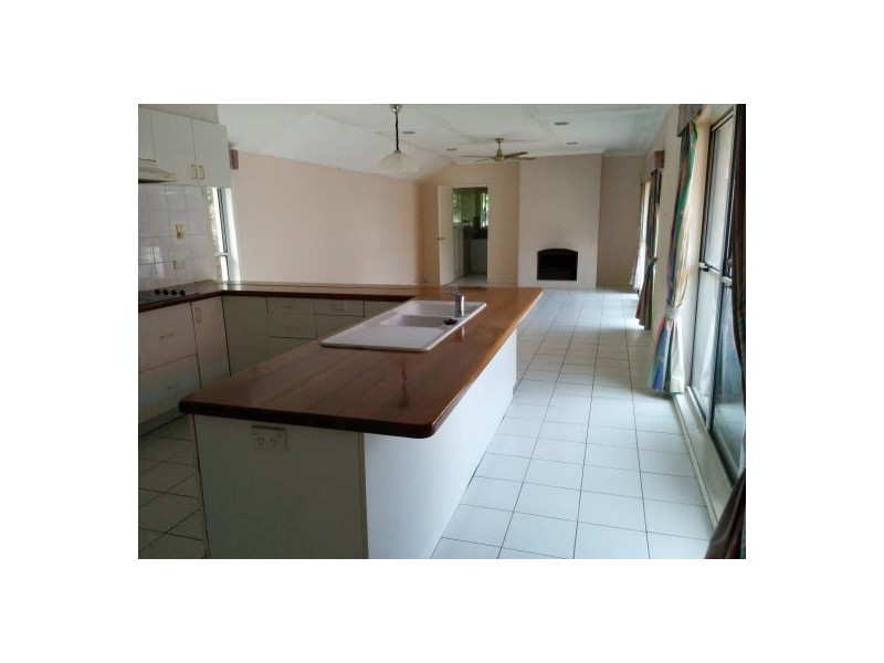 114 Ninth Ave, St Lucia QLD 4067