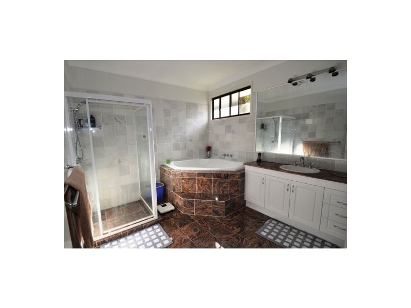 7a Normanby St, Indooroopilly QLD 4068