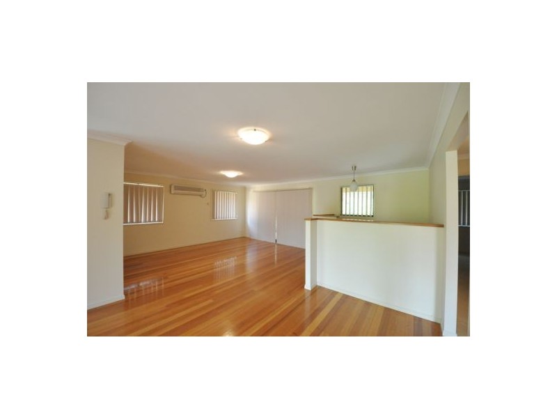 9 Pamela Place, Kenmore QLD 4069