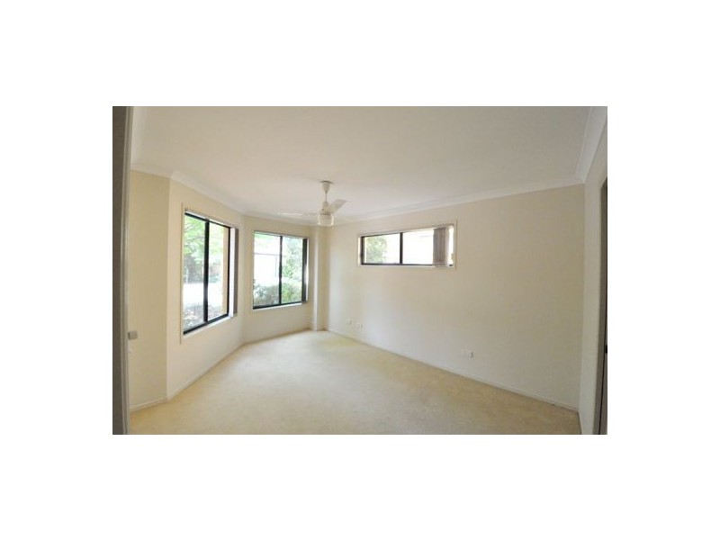 9 Pamela Place, Kenmore QLD 4069