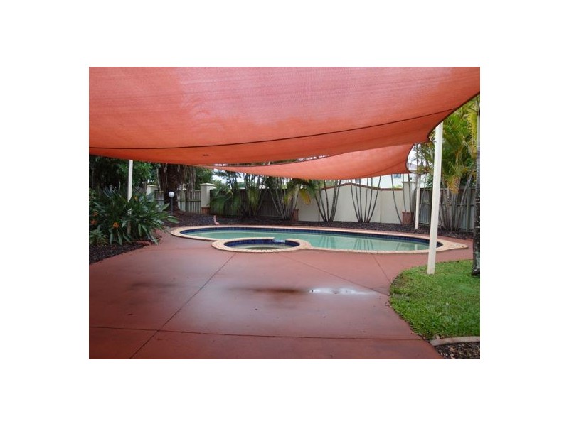 8 Manor St, Eight Mile Plains QLD 4113