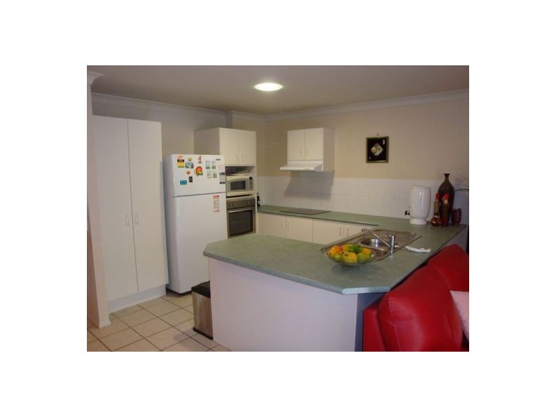 8 Manor St, Eight Mile Plains QLD 4113