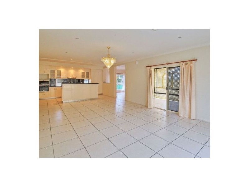 16 Cornell Cl, Regents Park QLD 4118