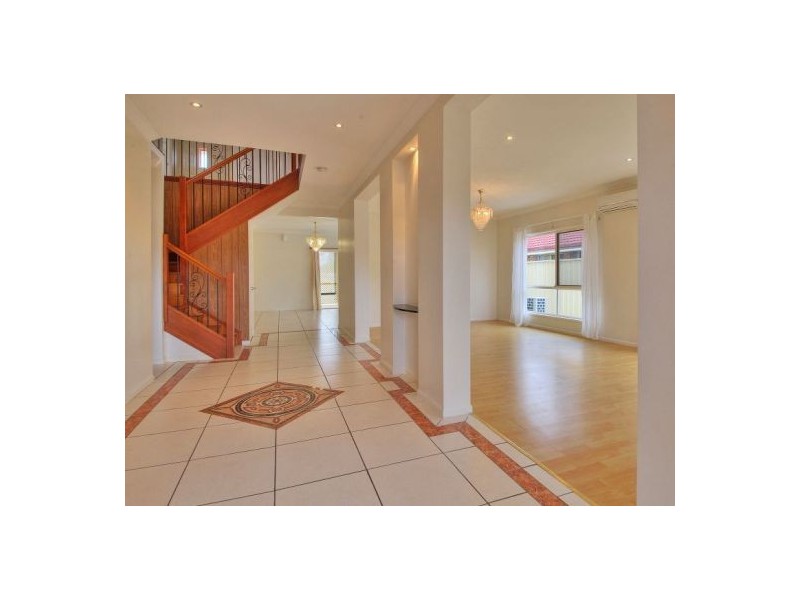 16 Cornell Cl, Regents Park QLD 4118