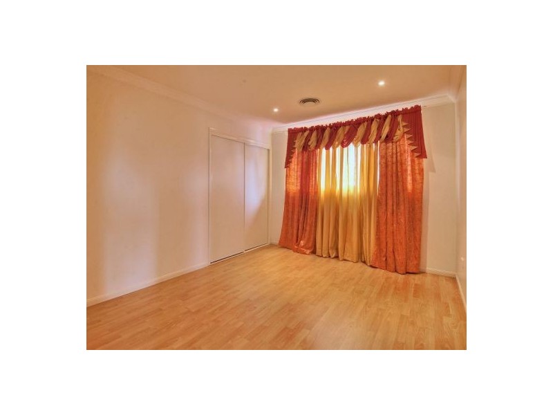 16 Cornell Cl, Regents Park QLD 4118