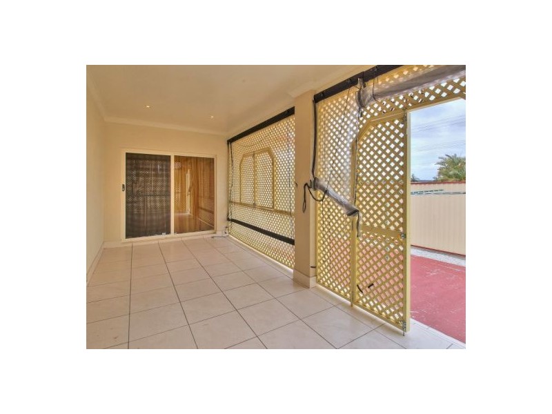 16 Cornell Cl, Regents Park QLD 4118