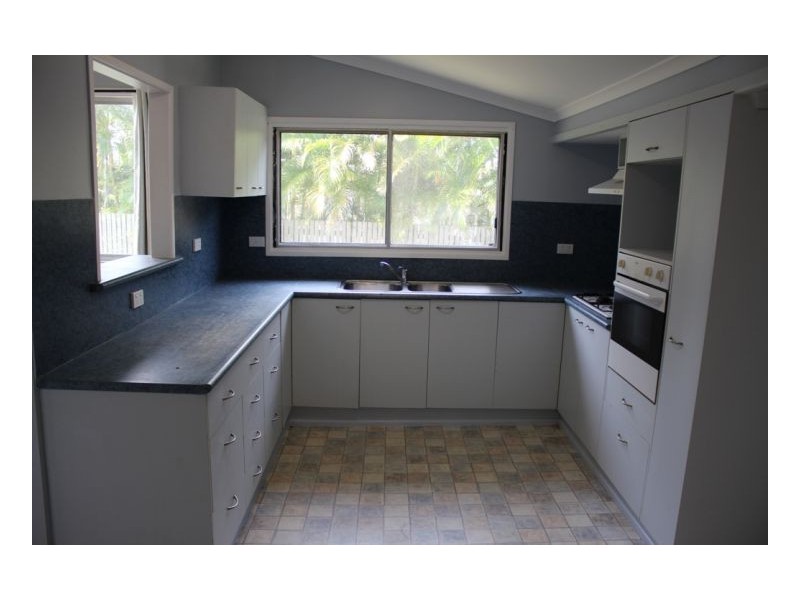 70 Beach Rd, Sarina QLD 4737