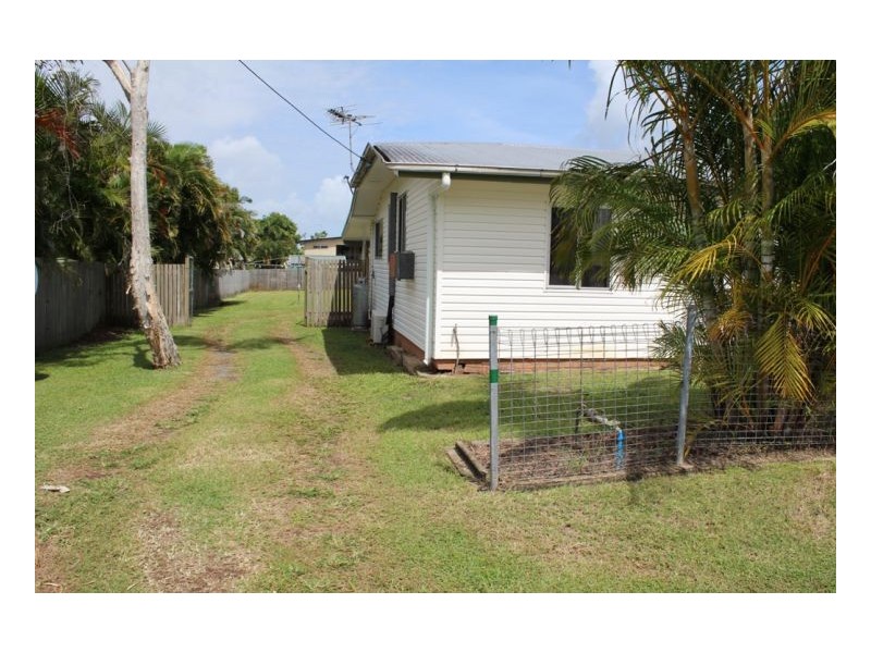 70 Beach Rd, Sarina QLD 4737