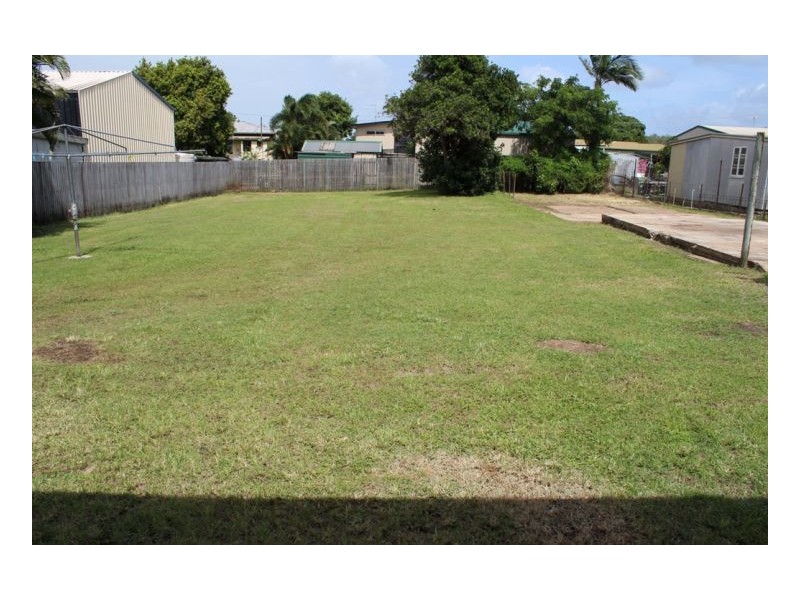 70 Beach Rd, Sarina QLD 4737