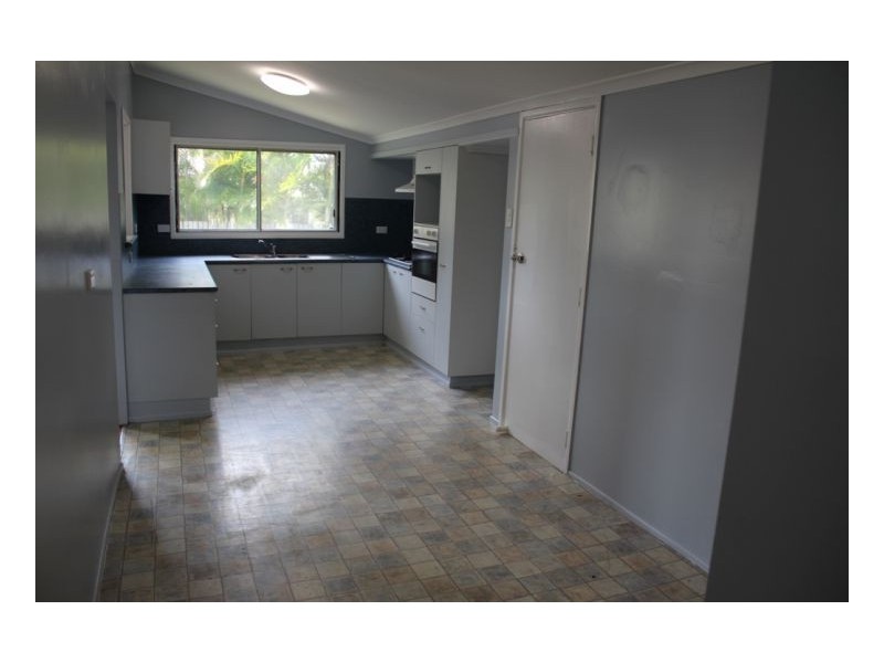 70 Beach Rd, Sarina QLD 4737