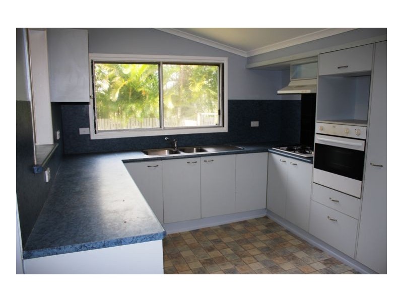 70 Beach Rd, Sarina QLD 4737