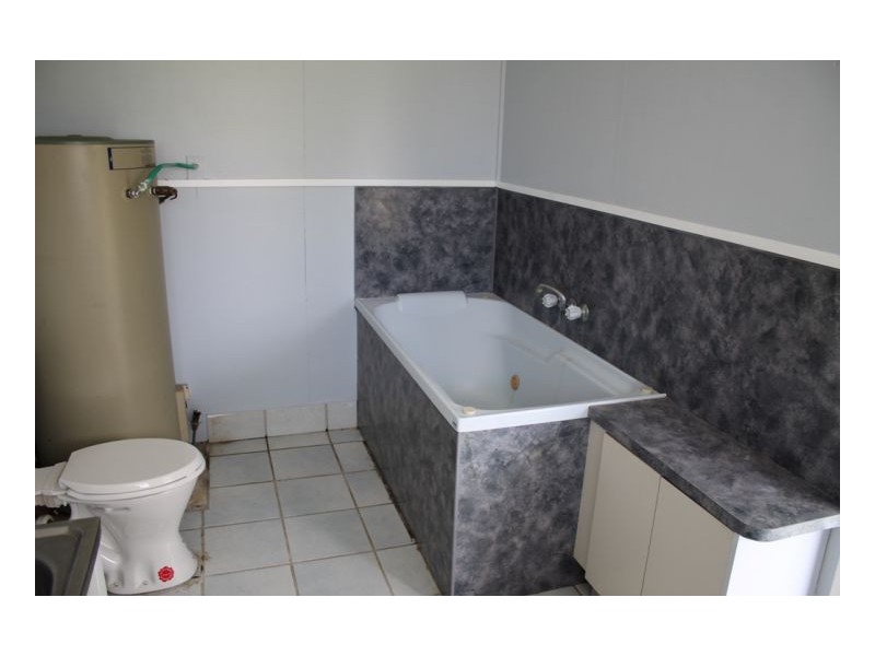 70 Beach Rd, Sarina QLD 4737