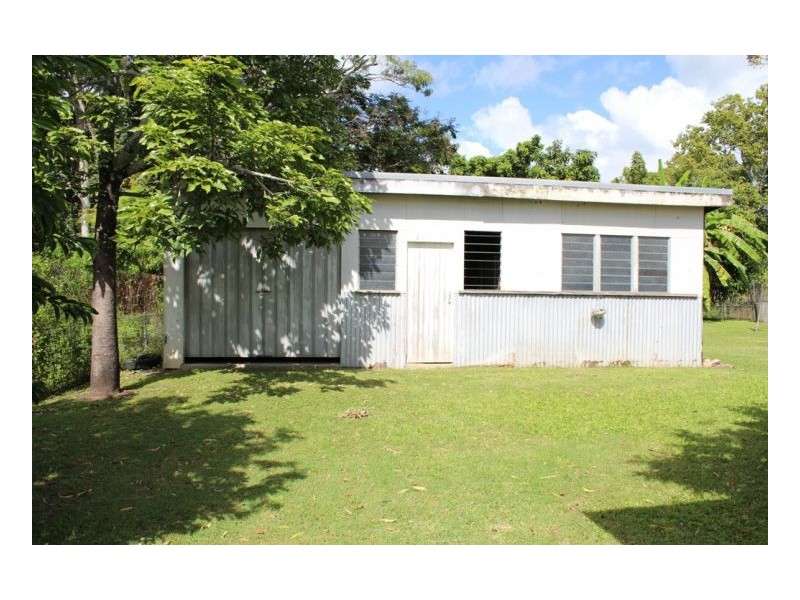 12 Johnston St, Sarina QLD 4737