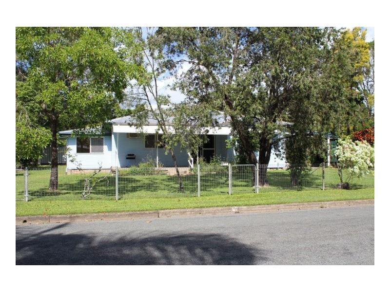 12 Johnston St, Sarina QLD 4737