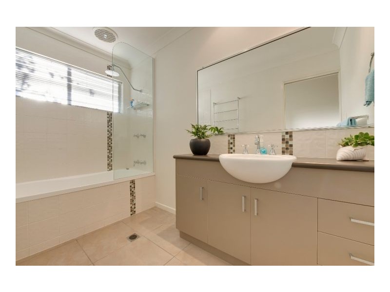 1 Bangalow Crt, Andergrove QLD 4740