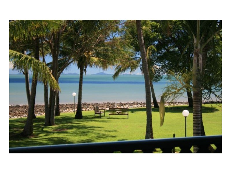 2/18 Beach Rd, Dolphin Heads QLD 4740