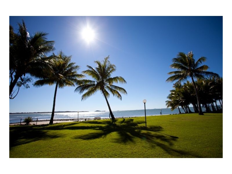 2/18 Beach Rd, Dolphin Heads QLD 4740