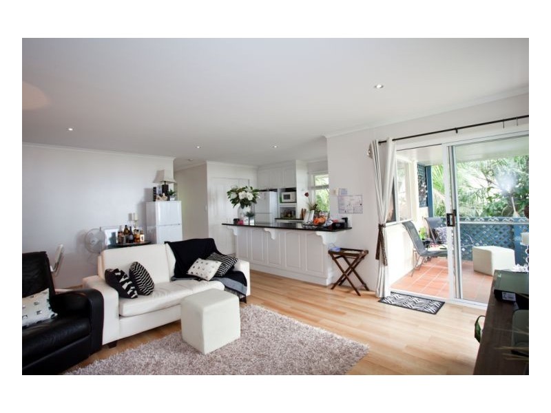 2/18 Beach Rd, Dolphin Heads QLD 4740