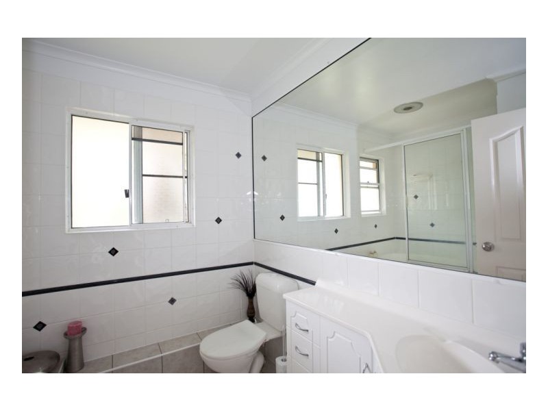 2/18 Beach Rd, Dolphin Heads QLD 4740