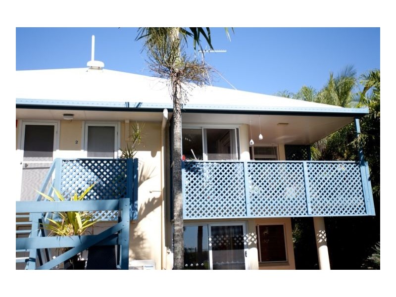 2/18 Beach Rd, Dolphin Heads QLD 4740