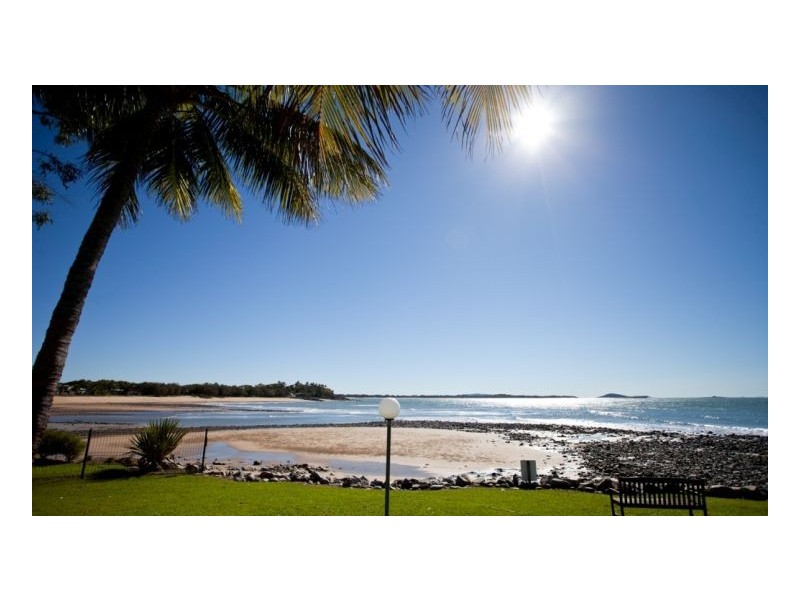 2/18 Beach Rd, Dolphin Heads QLD 4740