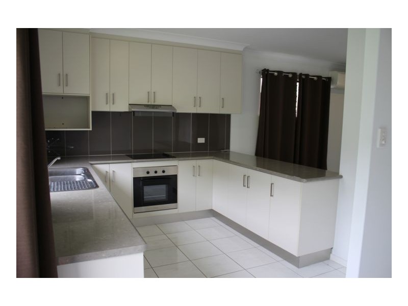 80 West St, Sarina QLD 4737