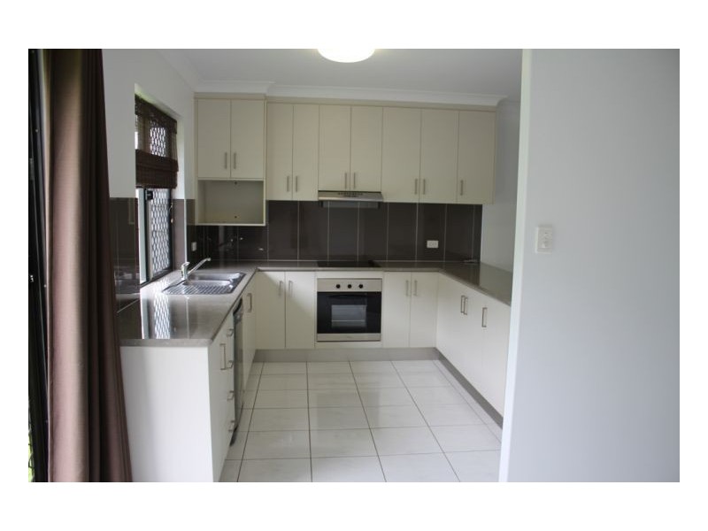 80 West St, Sarina QLD 4737