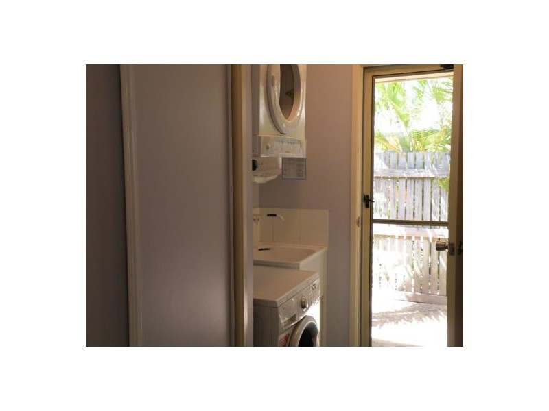 6 Clipper Crt, Bucasia QLD 4750