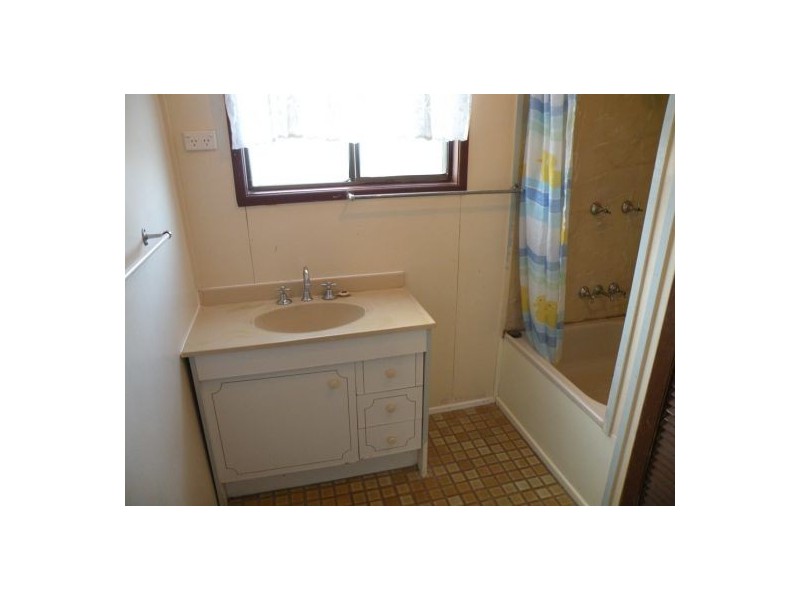 66 Beach Rd, Sarina QLD 4737