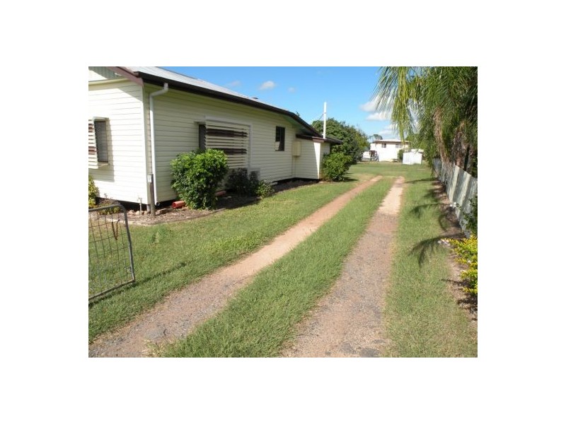 66 Beach Rd, Sarina QLD 4737