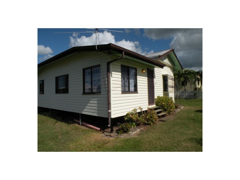 66 Beach Rd, Sarina QLD 4737