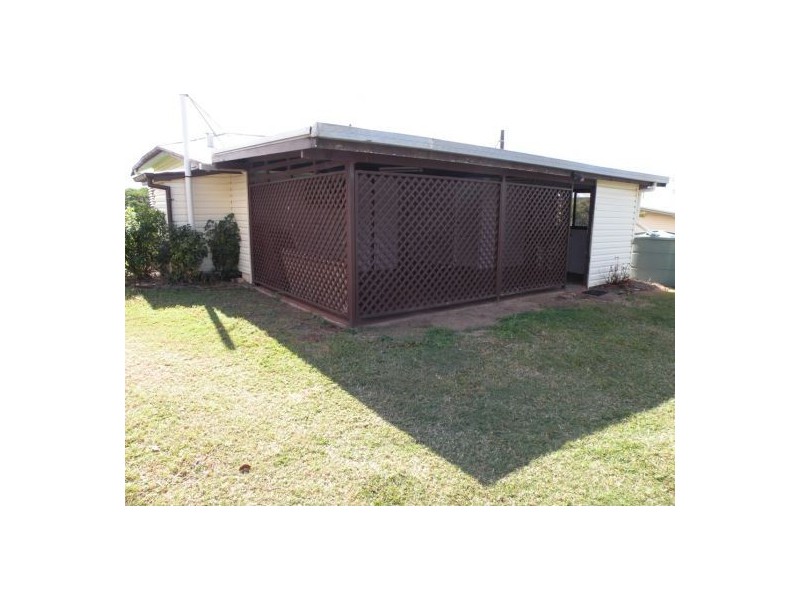 66 Beach Rd, Sarina QLD 4737