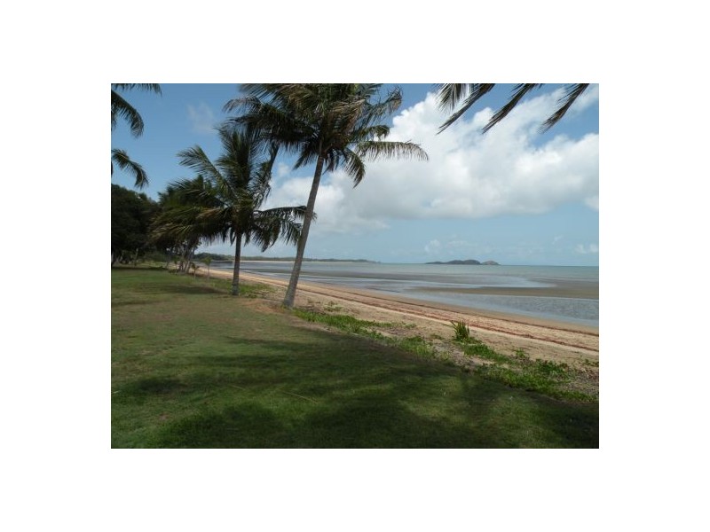 27 Evans Ave, Seaforth QLD 4741