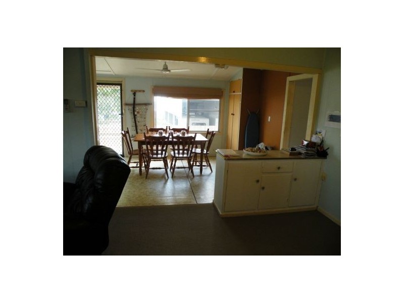 27 Evans Ave, Seaforth QLD 4741