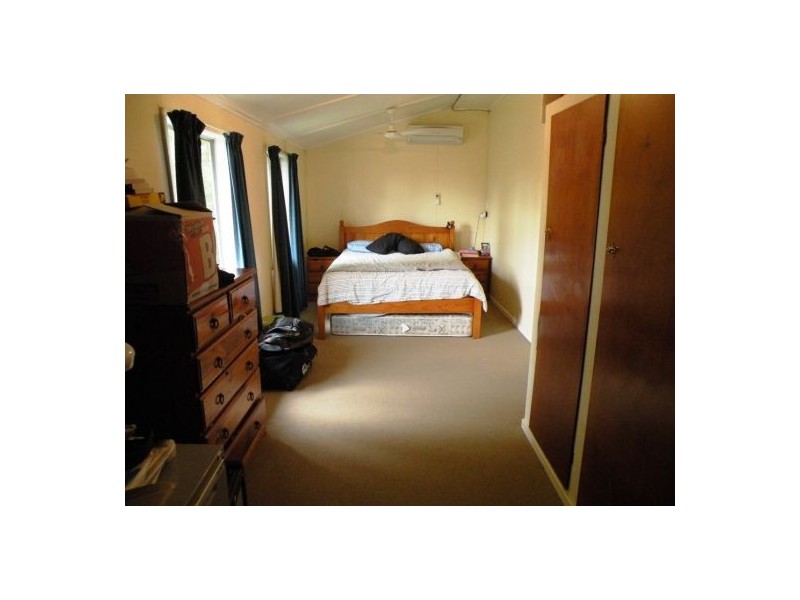 27 Evans Ave, Seaforth QLD 4741