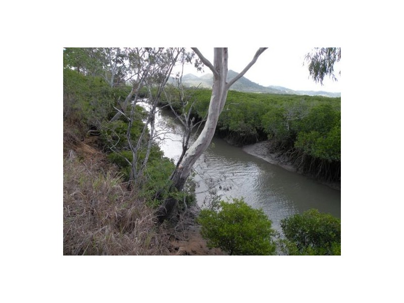 27 Evans Ave, Seaforth QLD 4741