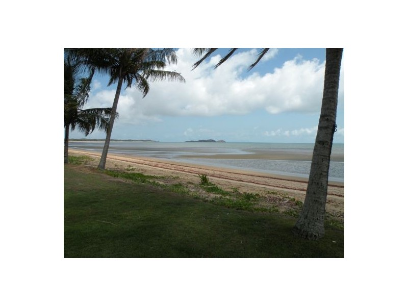 27 Evans Ave, Seaforth QLD 4741