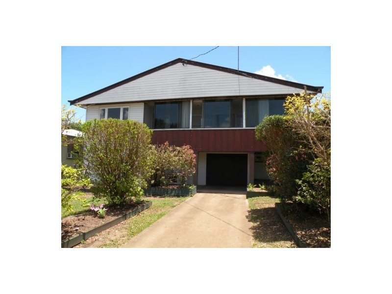 18 Holmes Ave, Sarina QLD 4737