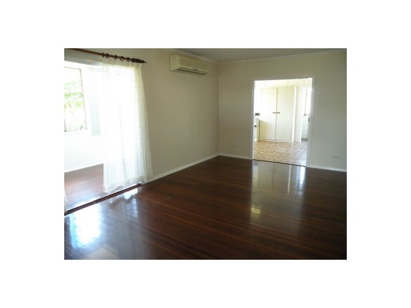 18 Holmes Ave, Sarina QLD 4737