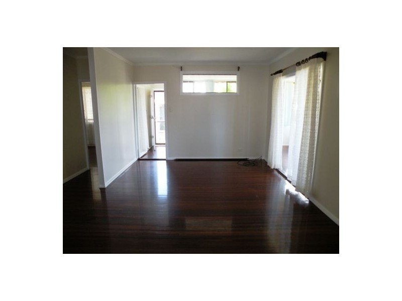 18 Holmes Ave, Sarina QLD 4737