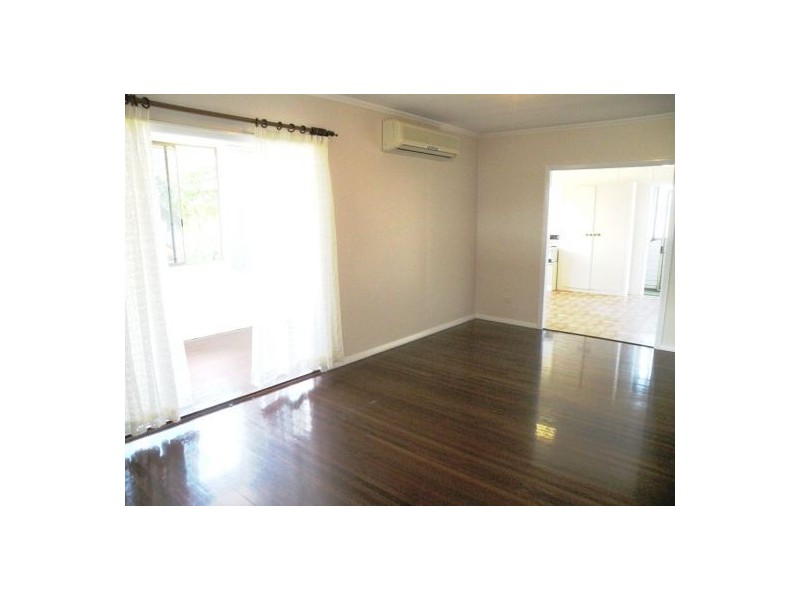 18 Holmes Ave, Sarina QLD 4737