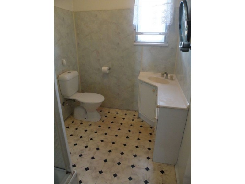 18 Holmes Ave, Sarina QLD 4737