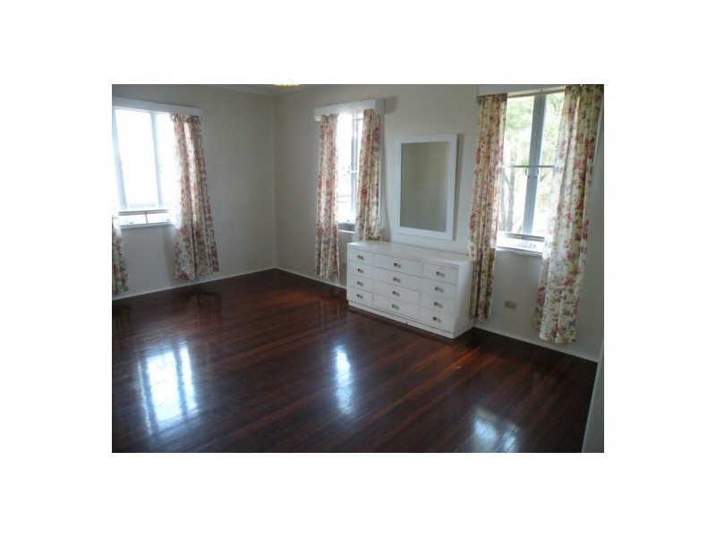 18 Holmes Ave, Sarina QLD 4737