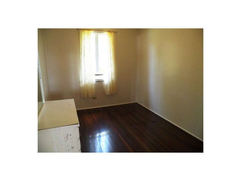 18 Holmes Ave, Sarina QLD 4737