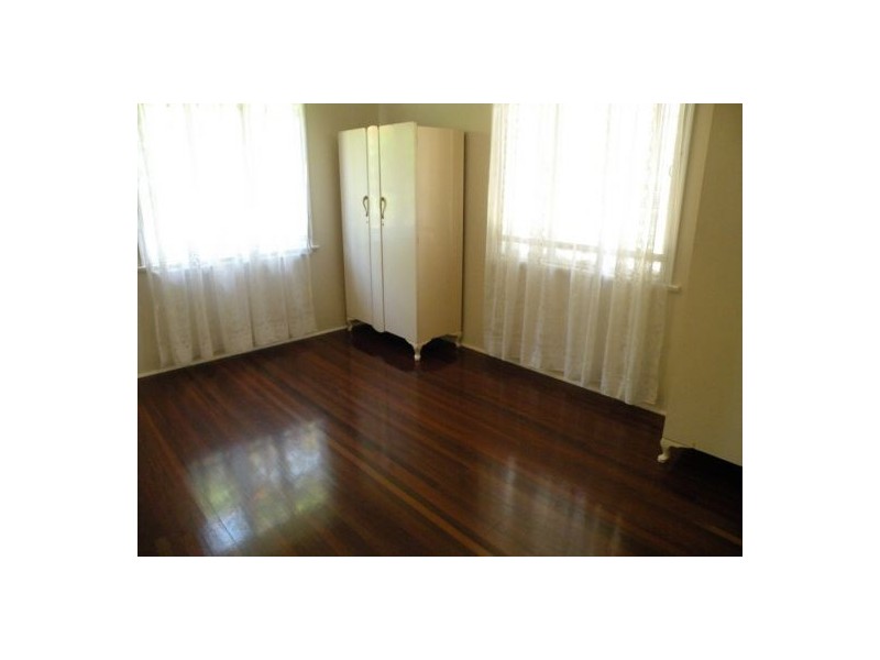 18 Holmes Ave, Sarina QLD 4737