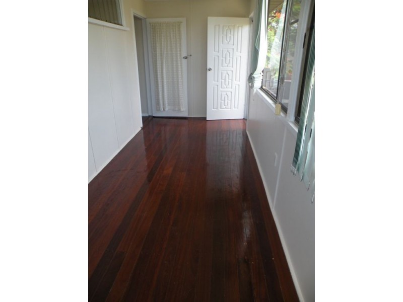 18 Holmes Ave, Sarina QLD 4737